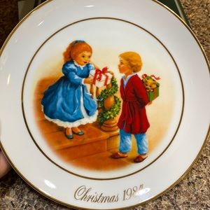 Avon 1984 Christmas memory plate.